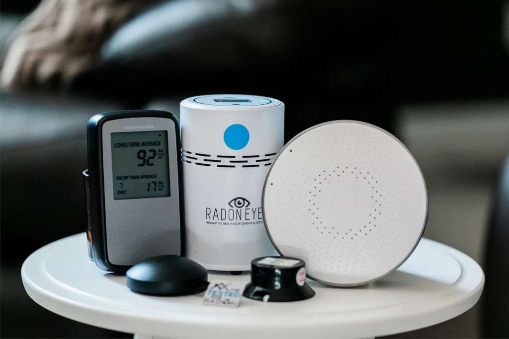 Radon monitor and test kit