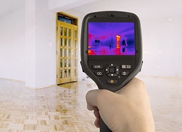 Infrared camera measuring energy leaks in room